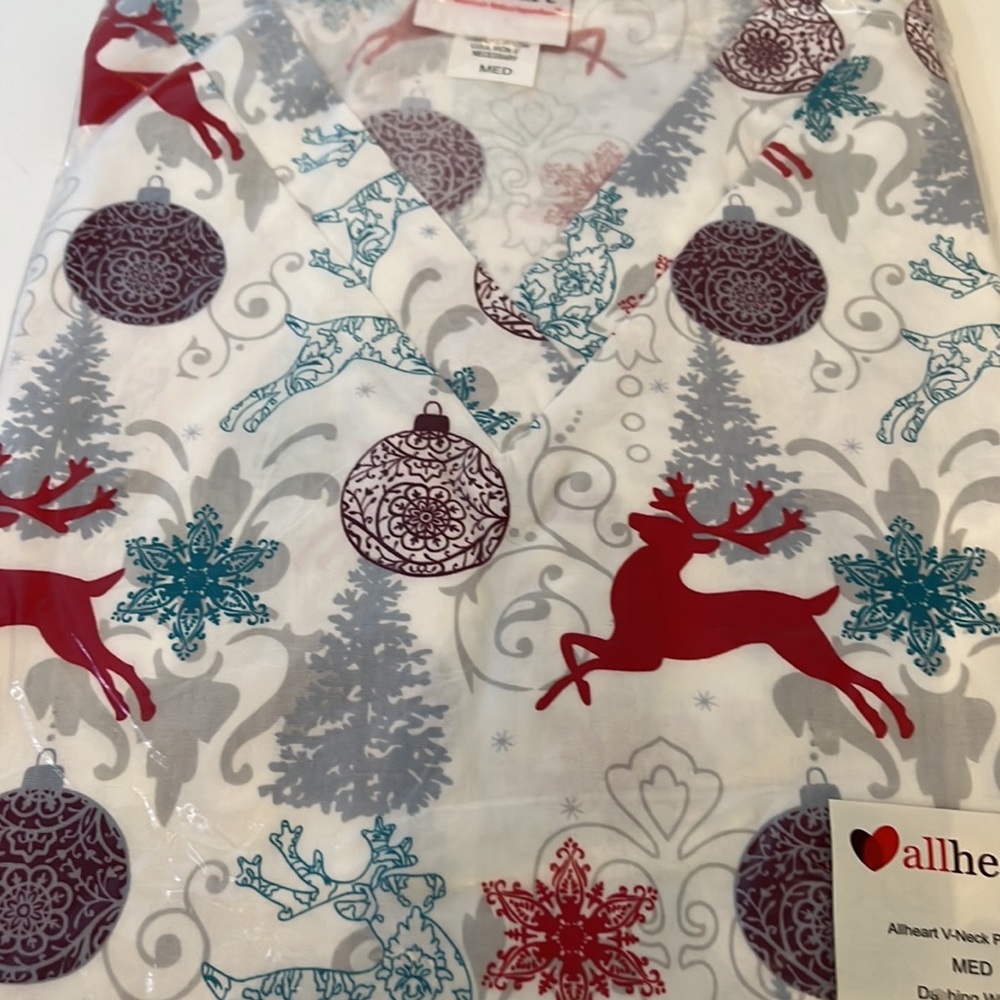 Scrub top bundle - Picture 2 of 5